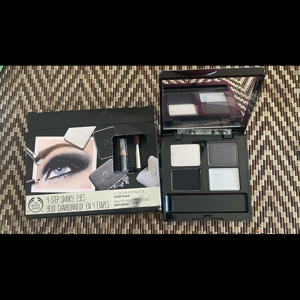 The body shop 4-step smoky eye new in box